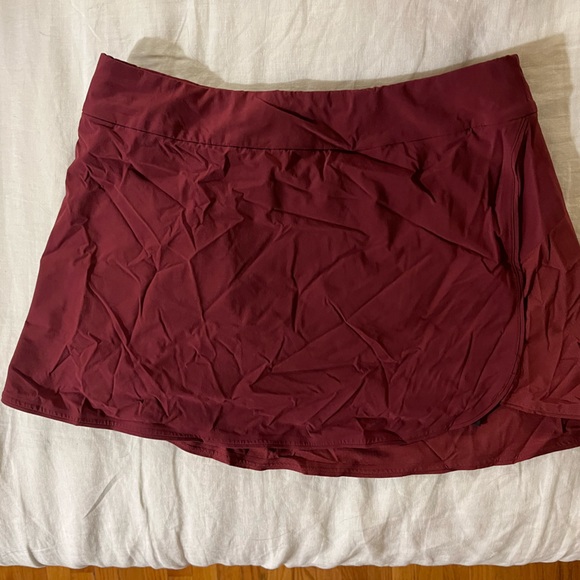 Outdoor Voices – Stretch Knit Workout Skort in truffle - Picture 2 of 3